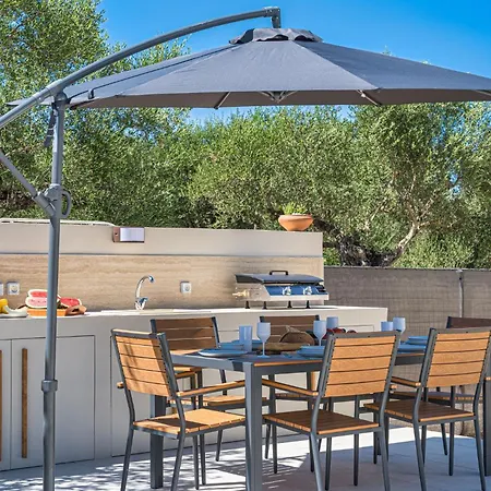 Hariati - An Elegant Escape, By Zantewize * 基普塞利