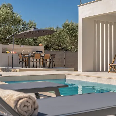 Hariati - An Elegant Escape, By Zantewize 基普塞利