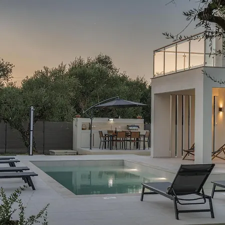 Hariati - An Elegant Escape, By Zantewize Vilă Kypseli